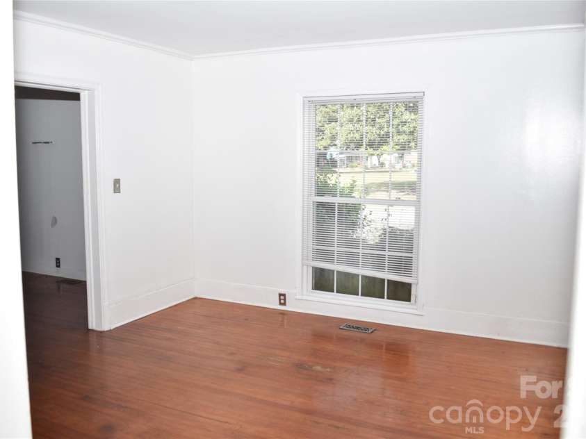 500 Godwin Avenue, Lumberton, NC 28358.  MLS# CAR4386783, YatesRealty ID 25799. 