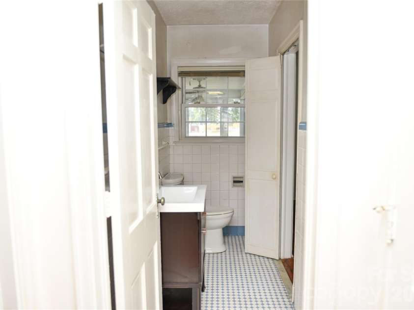 500 Godwin Avenue, Lumberton, NC 28358.  MLS# CAR4386783, YatesRealty ID 25799. 
