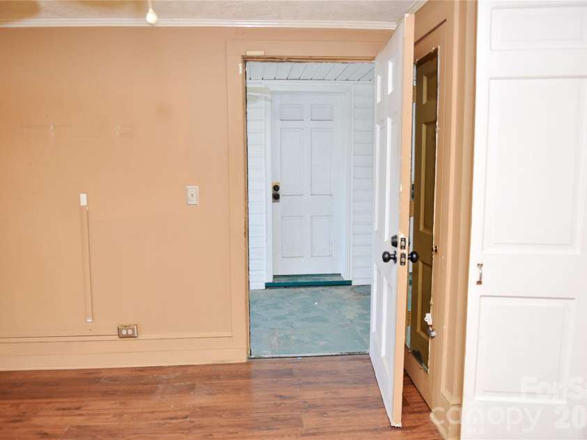 500 Godwin Avenue, Lumberton, NC 28358.  MLS# CAR4386783, YatesRealty ID 25799. 