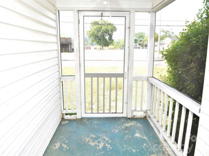 500 Godwin Avenue, Lumberton, NC 28358.  MLS# CAR4386783, YatesRealty ID 25799. 