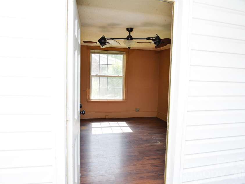 500 Godwin Avenue, Lumberton, NC 28358.  MLS# CAR4386783, YatesRealty ID 25799. 