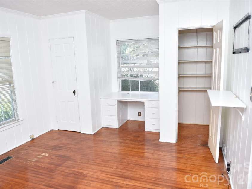 500 Godwin Avenue, Lumberton, NC 28358.  MLS# CAR4386783, YatesRealty ID 25799. 
