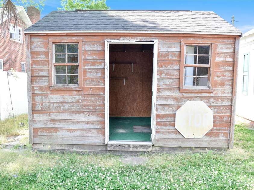 500 Godwin Avenue, Lumberton, NC 28358.  MLS# CAR4386783, YatesRealty ID 25799. 