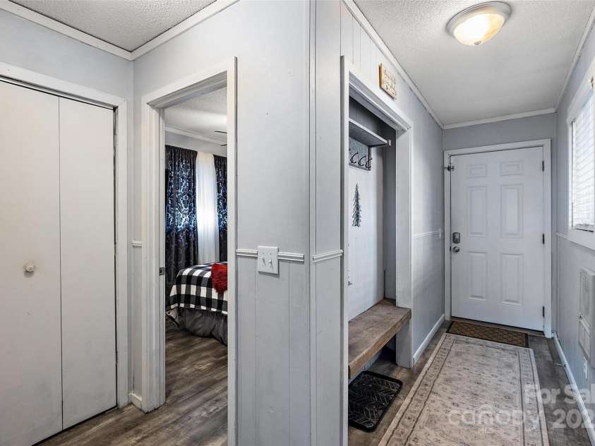 301 Pinnacle Inn Road, Beech Mountain, NC 28604.  MLS# CAR4245812, YatesRealty ID 258. 