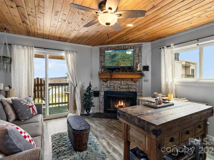 301 Pinnacle Inn Road, Beech Mountain, NC 28604.  MLS# CAR4245812, YatesRealty ID 258. 