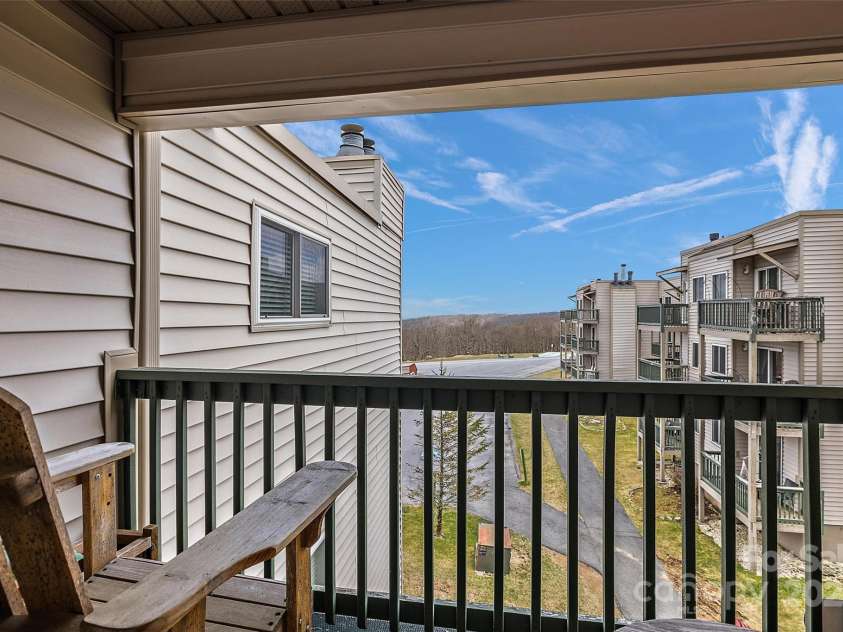 301 Pinnacle Inn Road, Beech Mountain, NC 28604.  MLS# CAR4245812, YatesRealty ID 258. 