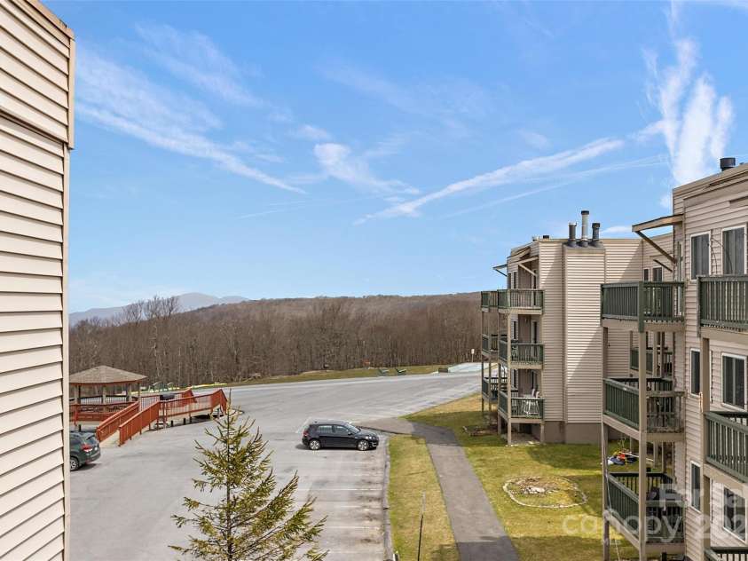 301 Pinnacle Inn Road, Beech Mountain, NC 28604.  MLS# CAR4245812, YatesRealty ID 258. 