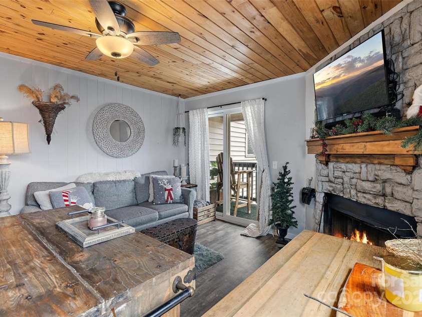 301 Pinnacle Inn Road, Beech Mountain, NC 28604.  MLS# CAR4245812, YatesRealty ID 258. 