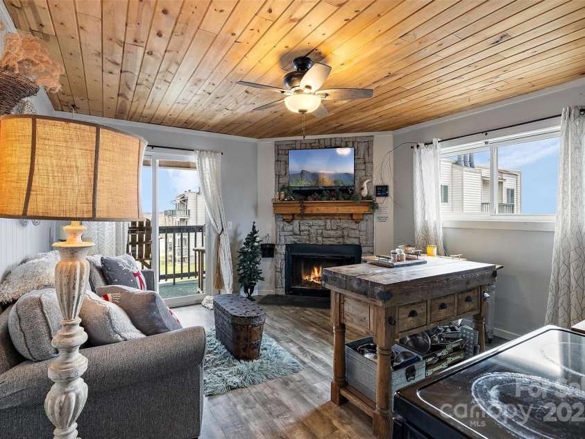 301 Pinnacle Inn Road, Beech Mountain, NC 28604.  MLS# CAR4245812, YatesRealty ID 258. 