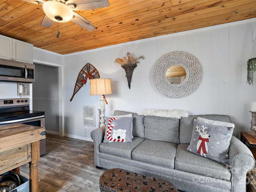 301 Pinnacle Inn Road, Beech Mountain, NC 28604.  MLS# CAR4245812, YatesRealty ID 258. 