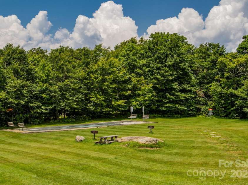301 Pinnacle Inn Road, Beech Mountain, NC 28604.  MLS# CAR4245812, YatesRealty ID 258. 
