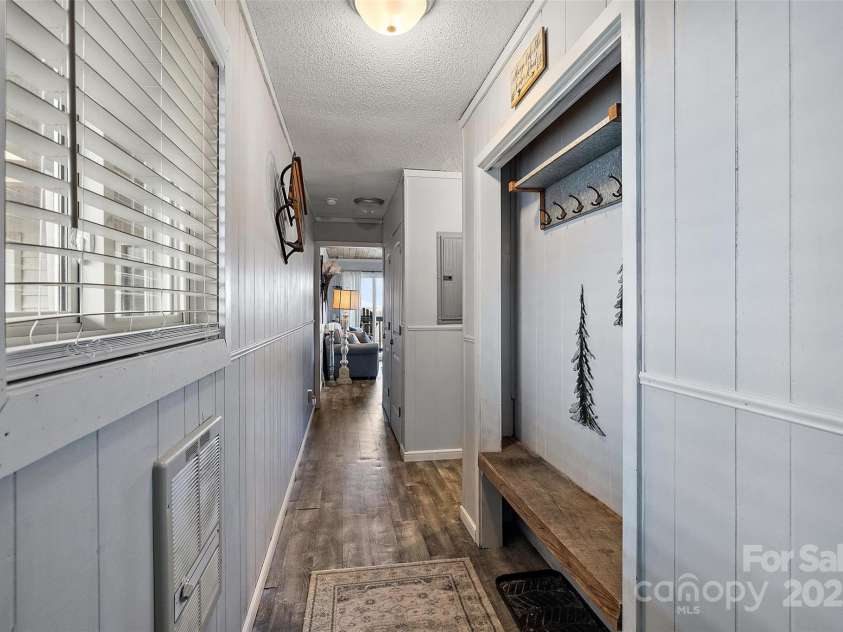 301 Pinnacle Inn Road, Beech Mountain, NC 28604.  MLS# CAR4245812, YatesRealty ID 258. Convenient drop zone at front door.