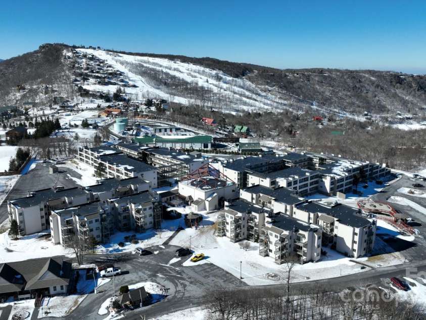 301 Pinnacle Inn Road, Beech Mountain, NC 28604.  MLS# CAR4245812, YatesRealty ID 258. Pinnacle Inn Resort - Beech Mountain