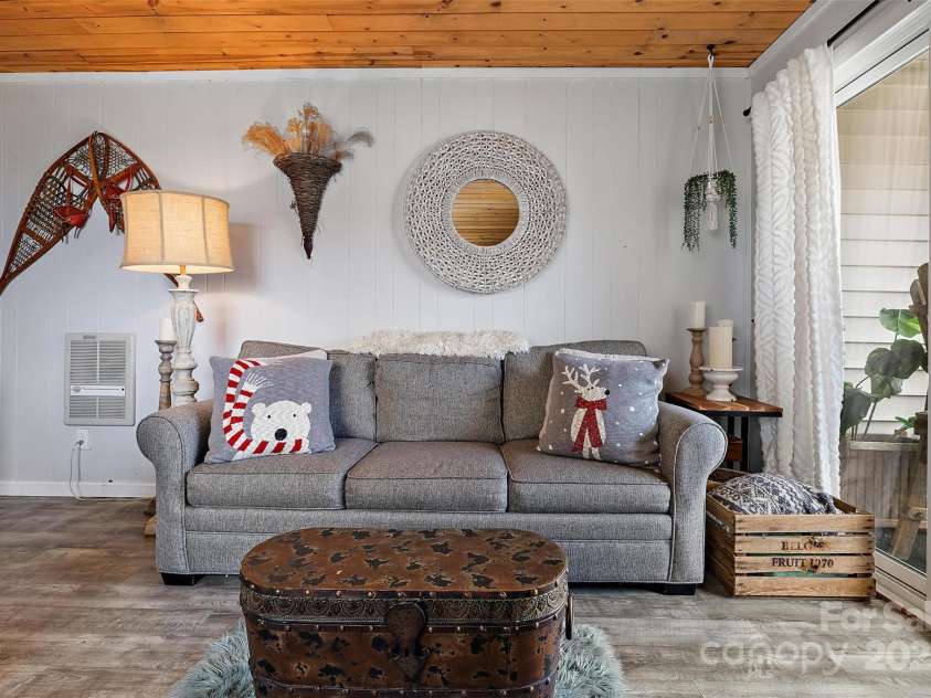 301 Pinnacle Inn Road, Beech Mountain, NC 28604.  MLS# CAR4245812, YatesRealty ID 258. Queen Sleeper Sofa