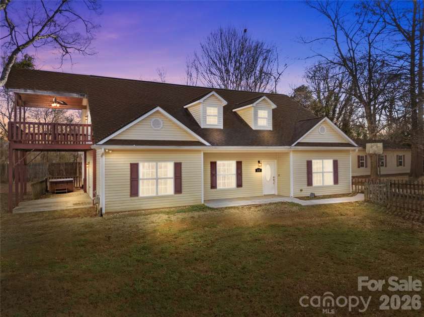 165 Franklin Church Drive, Salisbury, NC 28147.  MLS# CAR4346368, YatesRealty ID 2580. 