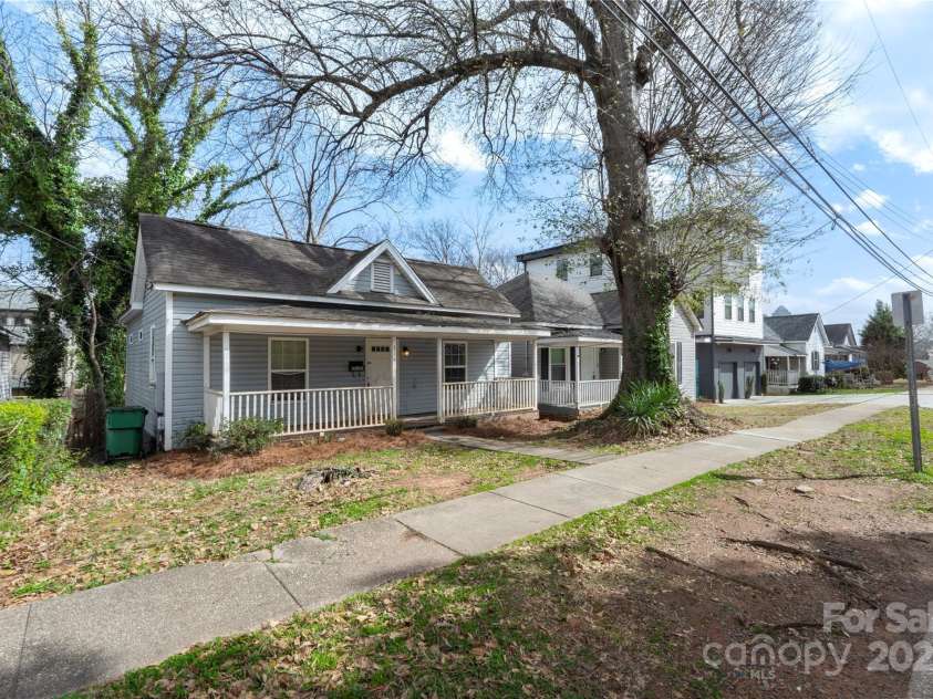 314 Flint Street, Charlotte, NC 28216.  MLS# CAR4231388, YatesRealty ID 2580. 