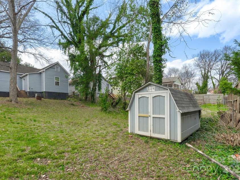 314 Flint Street, Charlotte, NC 28216.  MLS# CAR4231388, YatesRealty ID 2580. 