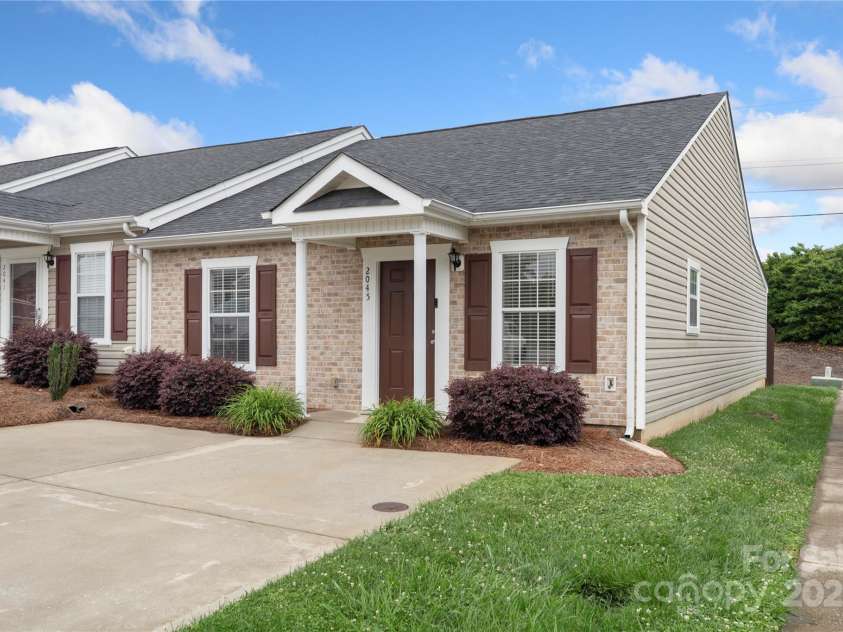 2045 Pin Oak Place, Cramerton, NC 28032.  MLS# CAR4268486, YatesRealty ID 25800. 