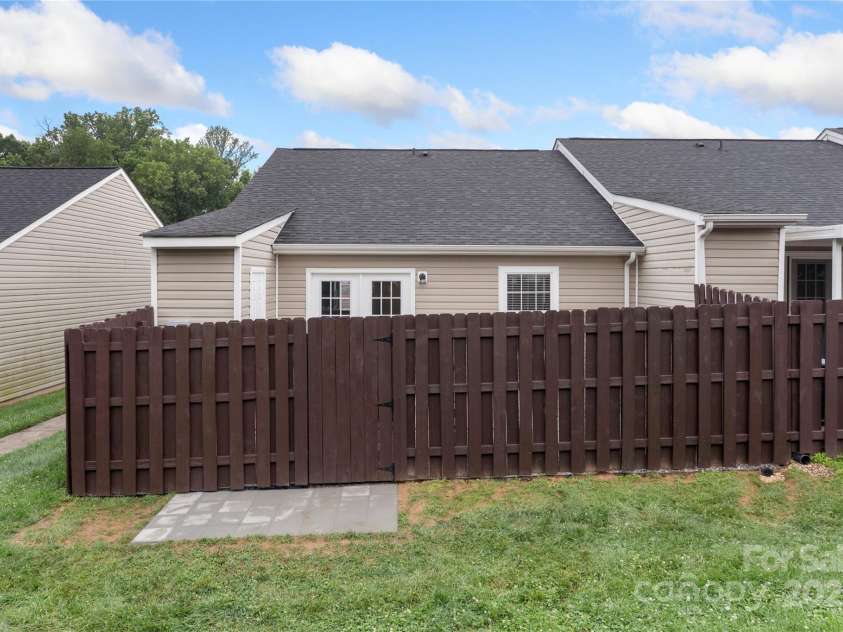 2045 Pin Oak Place, Cramerton, NC 28032.  MLS# CAR4268486, YatesRealty ID 25800. 