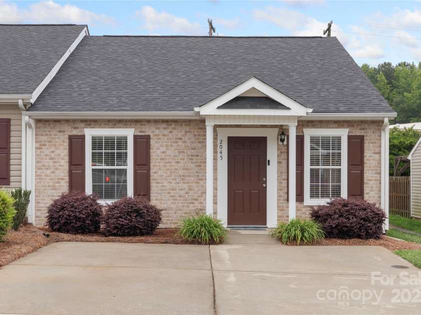 2045 Pin Oak Place, Cramerton, NC 28032.  MLS# CAR4268486, YatesRealty ID 25800. 