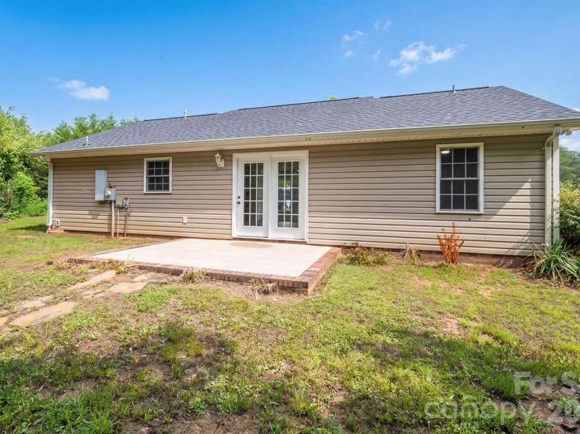 304 Springhill Lane, Maiden, NC 28650.  MLS# CAR4386880, YatesRealty ID 25801. 