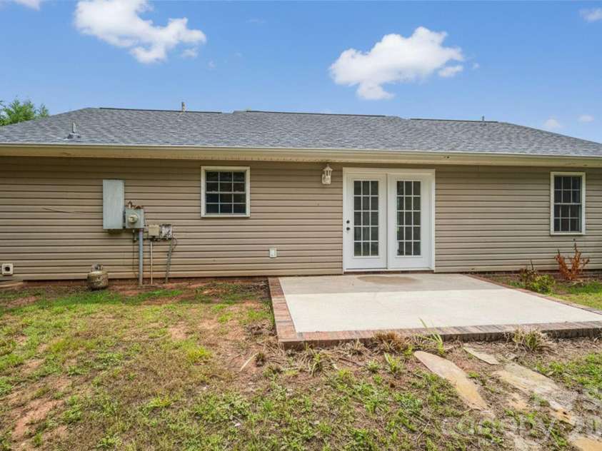 304 Springhill Lane, Maiden, NC 28650.  MLS# CAR4386880, YatesRealty ID 25801. 