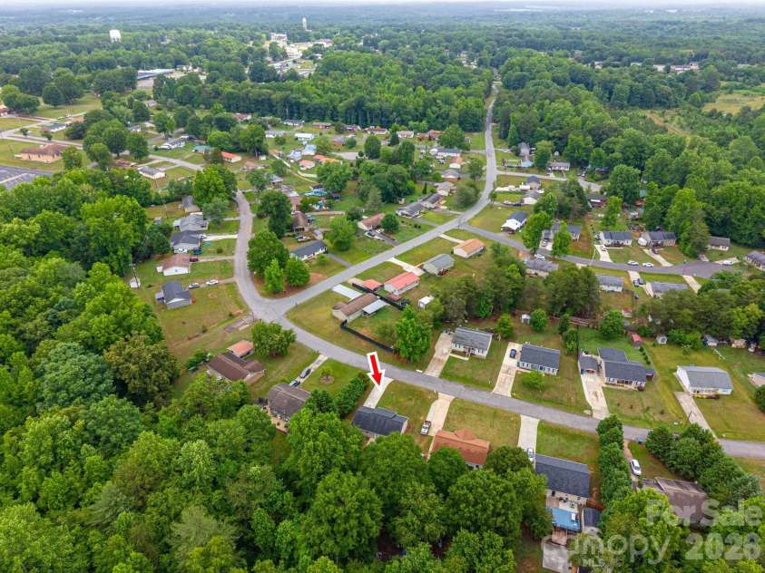 304 Springhill Lane, Maiden, NC 28650.  MLS# CAR4386880, YatesRealty ID 25801. 
