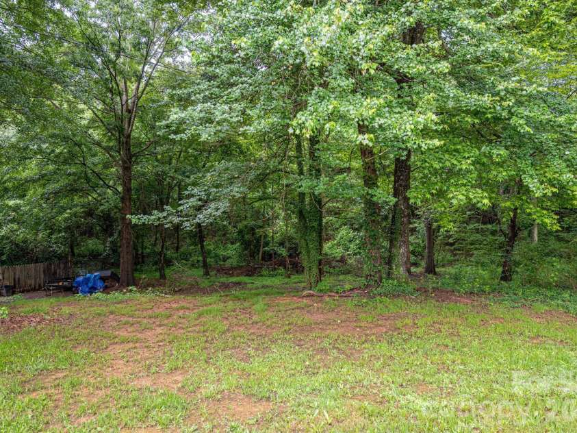 304 Springhill Lane, Maiden, NC 28650.  MLS# CAR4386880, YatesRealty ID 25801. 