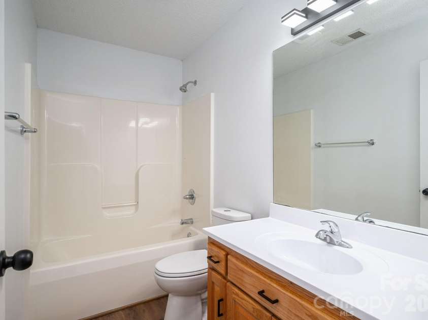 304 Springhill Lane, Maiden, NC 28650.  MLS# CAR4386880, YatesRealty ID 25801. Bathroom
