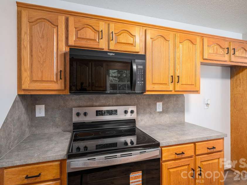 304 Springhill Lane, Maiden, NC 28650.  MLS# CAR4386880, YatesRealty ID 25801. Kitchen