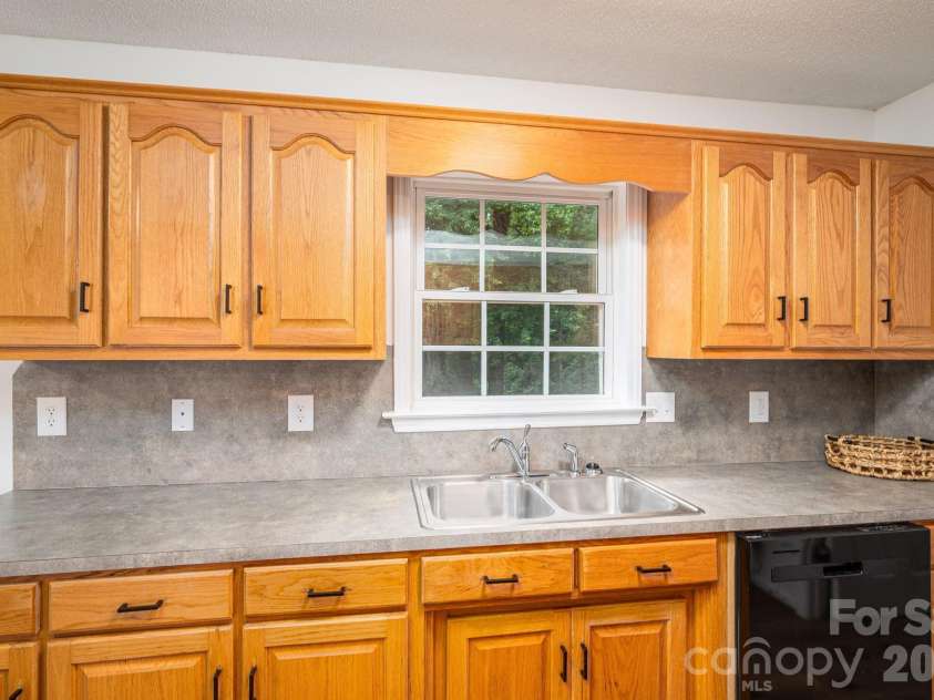 304 Springhill Lane, Maiden, NC 28650.  MLS# CAR4386880, YatesRealty ID 25801. Kitchen