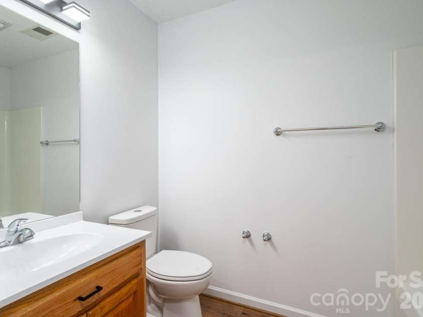 304 Springhill Lane, Maiden, NC 28650.  MLS# CAR4386880, YatesRealty ID 25801. Primary Bath