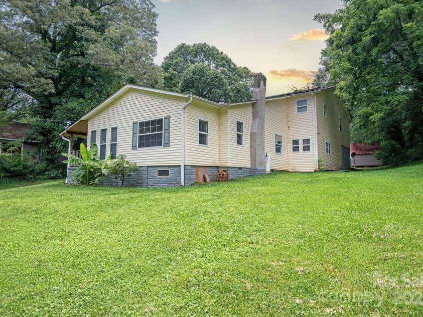 4200 Mineral Avenue, Winston Salem, NC 27105.  MLS# CAR4277026, YatesRealty ID 25801. 