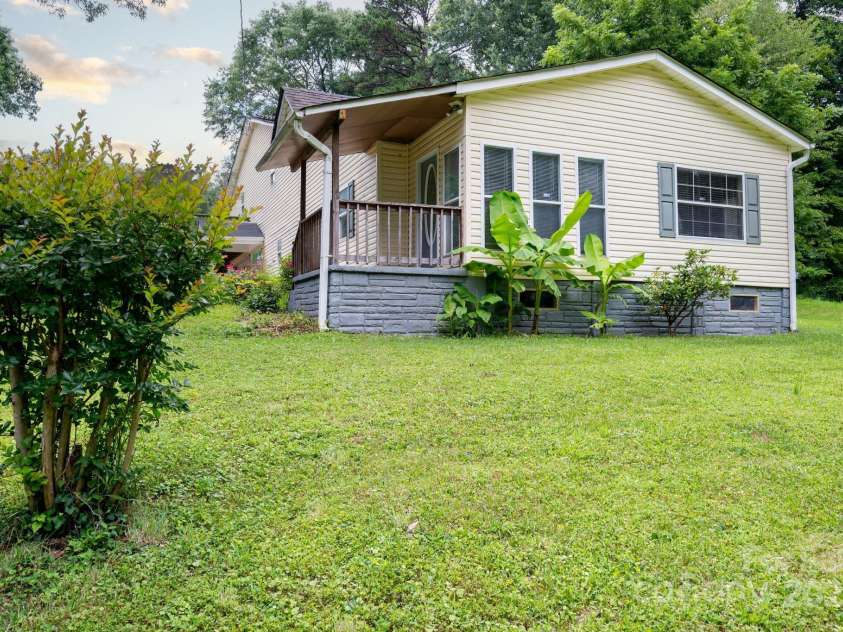 4200 Mineral Avenue, Winston Salem, NC 27105.  MLS# CAR4277026, YatesRealty ID 25801. 