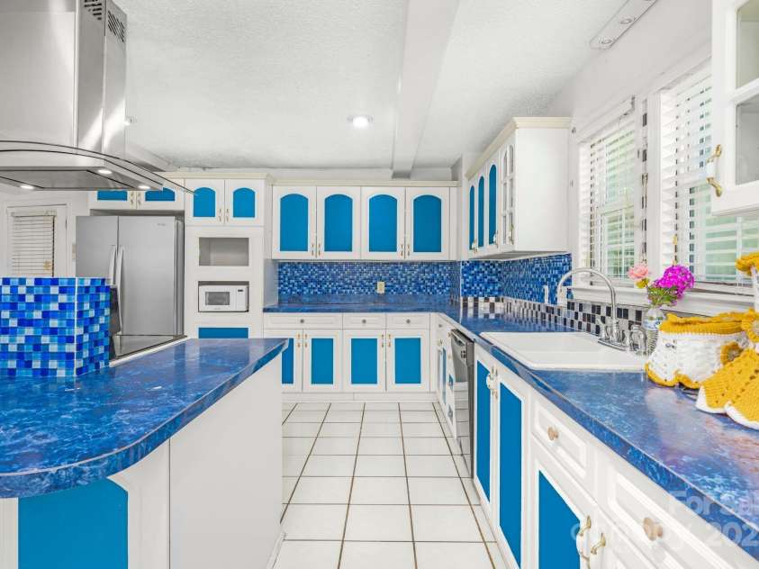 4200 Mineral Avenue, Winston Salem, NC 27105.  MLS# CAR4277026, YatesRealty ID 25801. 