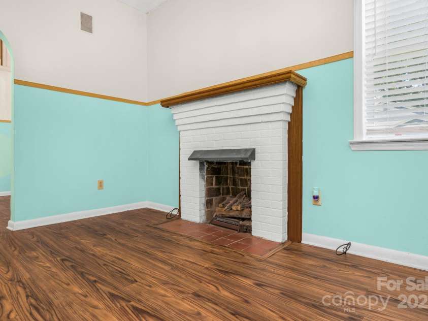 4200 Mineral Avenue, Winston Salem, NC 27105.  MLS# CAR4277026, YatesRealty ID 25801. 