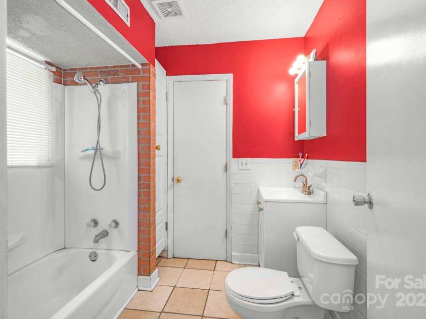 4200 Mineral Avenue, Winston Salem, NC 27105.  MLS# CAR4277026, YatesRealty ID 25801. 