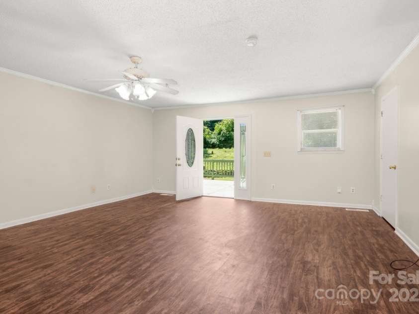 4200 Mineral Avenue, Winston Salem, NC 27105.  MLS# CAR4277026, YatesRealty ID 25801. 