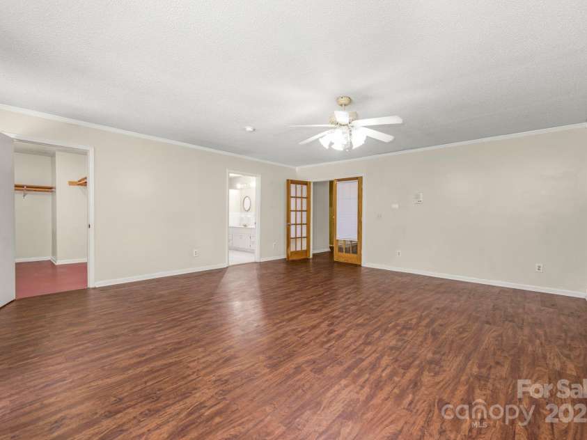 4200 Mineral Avenue, Winston Salem, NC 27105.  MLS# CAR4277026, YatesRealty ID 25801. 