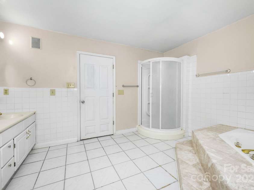 4200 Mineral Avenue, Winston Salem, NC 27105.  MLS# CAR4277026, YatesRealty ID 25801. 