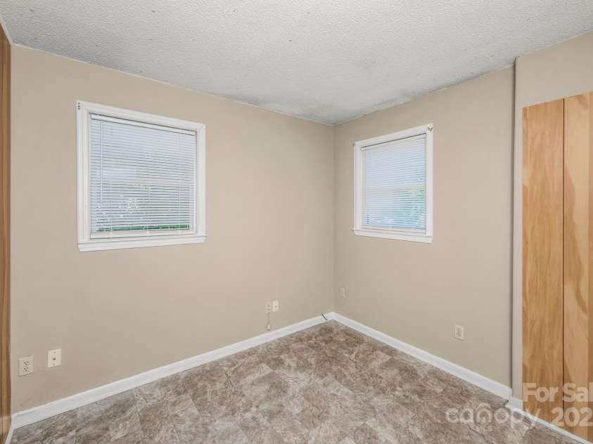 4200 Mineral Avenue, Winston Salem, NC 27105.  MLS# CAR4277026, YatesRealty ID 25801. 