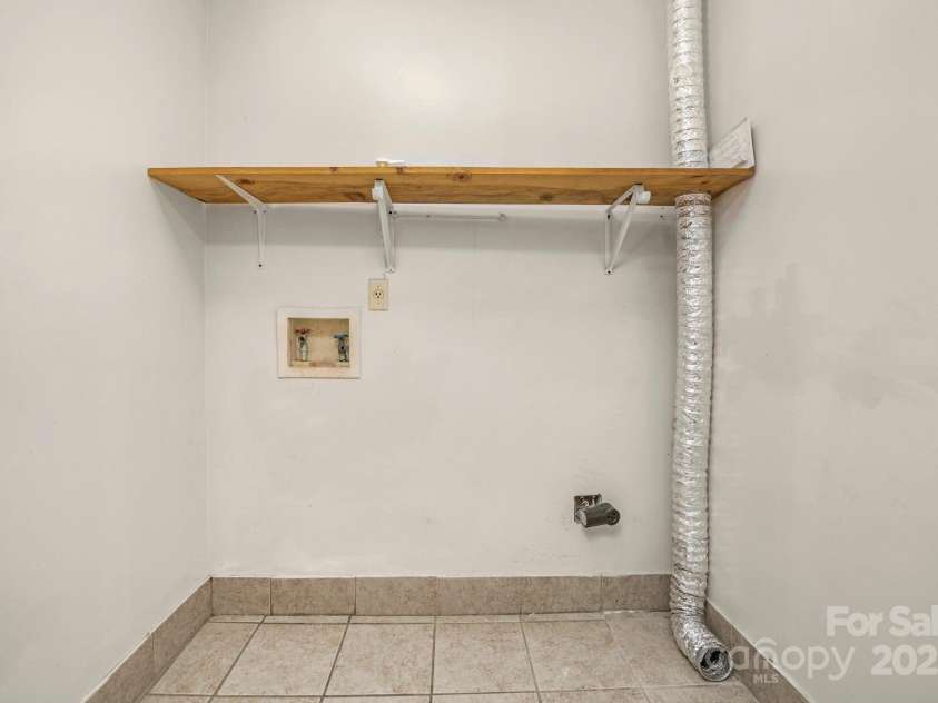 4200 Mineral Avenue, Winston Salem, NC 27105.  MLS# CAR4277026, YatesRealty ID 25801. 