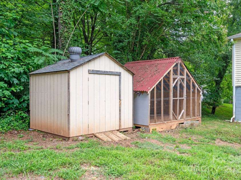 4200 Mineral Avenue, Winston Salem, NC 27105.  MLS# CAR4277026, YatesRealty ID 25801. 