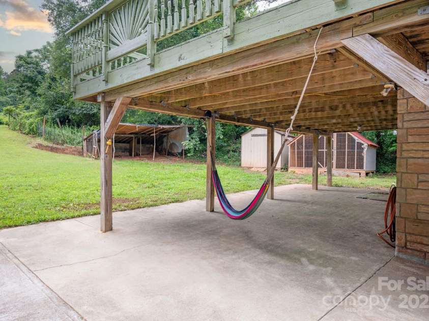 4200 Mineral Avenue, Winston Salem, NC 27105.  MLS# CAR4277026, YatesRealty ID 25801. 