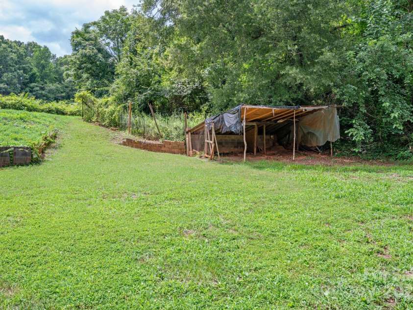 4200 Mineral Avenue, Winston Salem, NC 27105.  MLS# CAR4277026, YatesRealty ID 25801. 