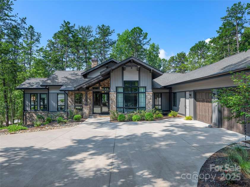 3 Nestlewood Drive, Arden, NC 28704.  MLS# CAR4272501, YatesRealty ID 25802. 