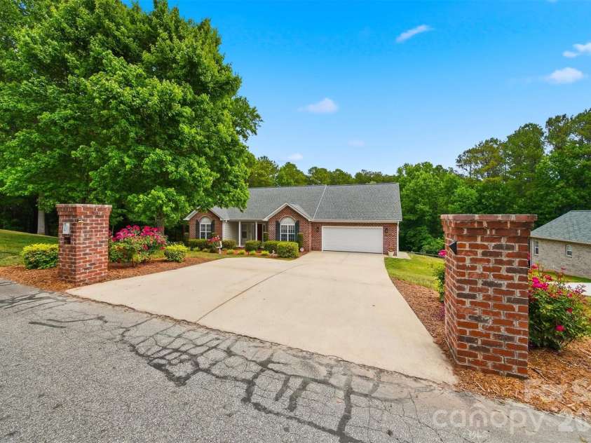 3422 Bay Drive, Granite Falls, NC 28630.  MLS# CAR4381649, YatesRealty ID 25802. 