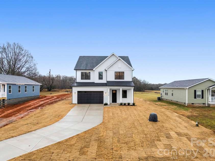 551 Perry Road, Troutman, NC 28166.  MLS# CAR4386907, YatesRealty ID 25803. 