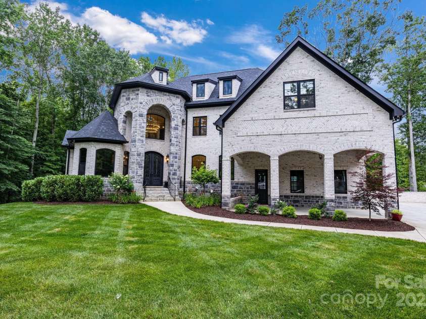 6327 Fox Tail Lane, Davidson, NC 28036.  MLS# CAR4271331, YatesRealty ID 25803. 