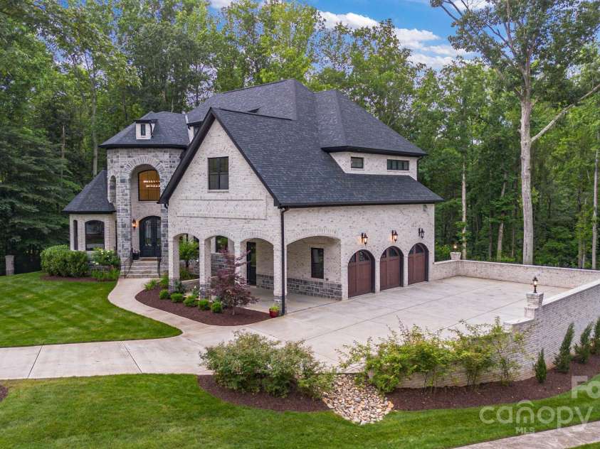 6327 Fox Tail Lane, Davidson, NC 28036.  MLS# CAR4271331, YatesRealty ID 25803. 